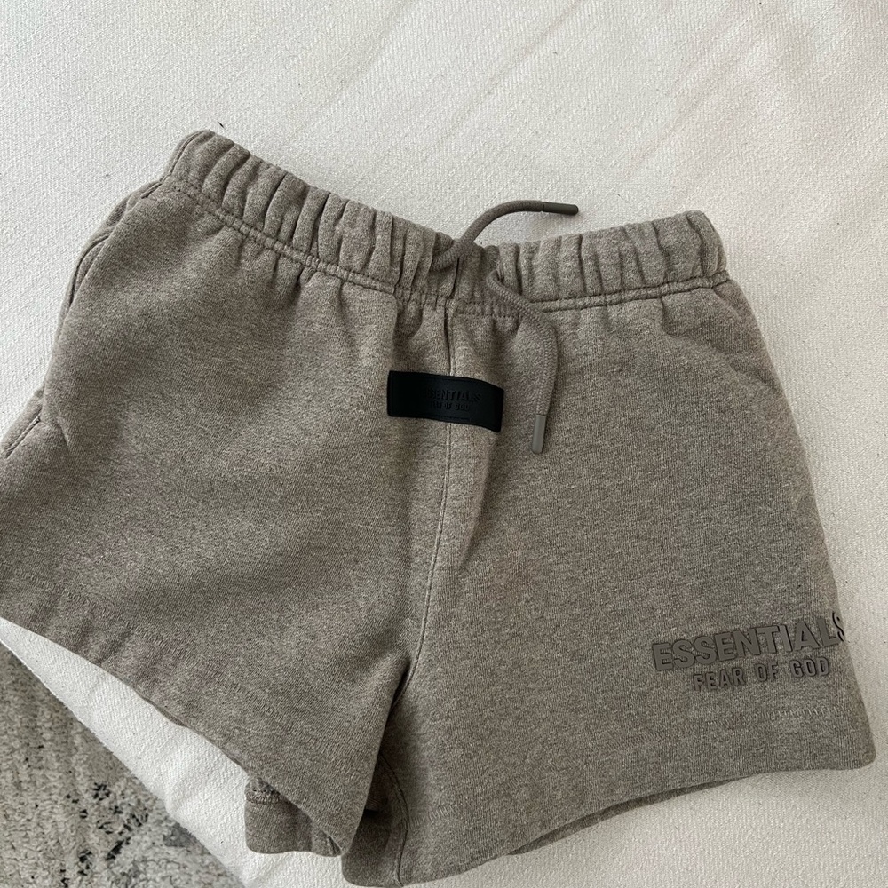 Essentials Kids Shorts in Taupe Gray